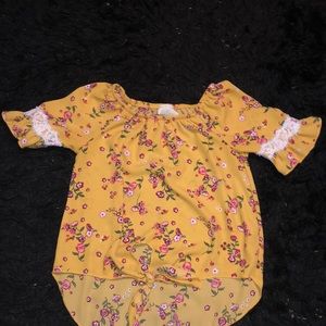 Short sleeve decorated shirt